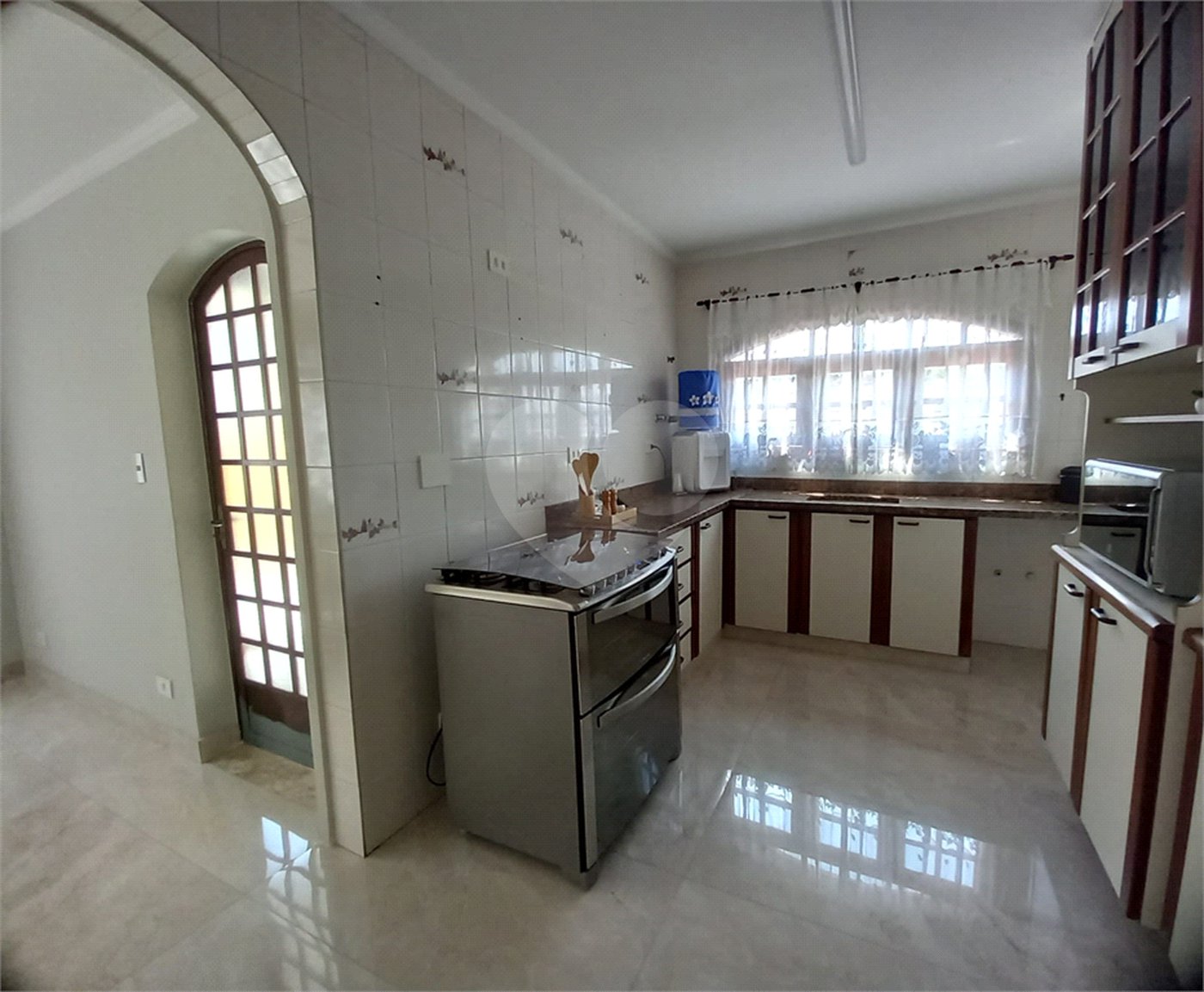 Sobrado à venda com 4 quartos, sendo 1 suíte, em Tremembé, São Paulo, SP