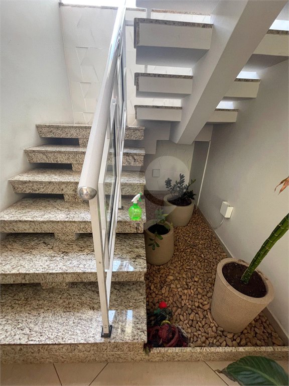 Casa à venda com 5 quartos, sendo 1 suíte, no condomínio Residencial Green Ville, Rio de Janeiro - RJ