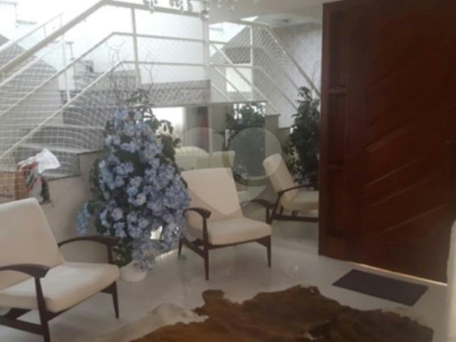 Sobrado à venda com 4 quartos, sendo 1 suíte,  em Tremembé, São Paulo, SP