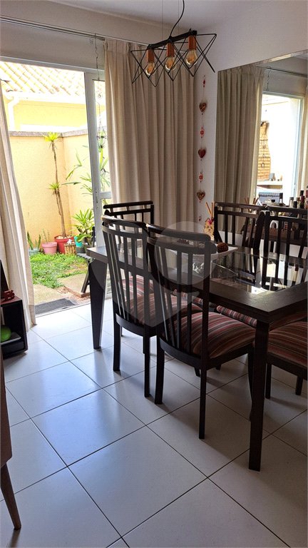 Casa à venda com 3 quartos, sendo 1 suíte,  no condomínio Moradas do Horto, São Paulo - SP