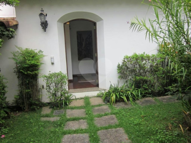 Sobrado à venda com 3 quartos, sendo 1 suíte,  em Tremembé, São Paulo, SP