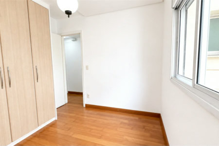 Apartamento à venda com 3 quartos, sendo 1 suíte, em Jardim das Acácias, São Paulo, SP
