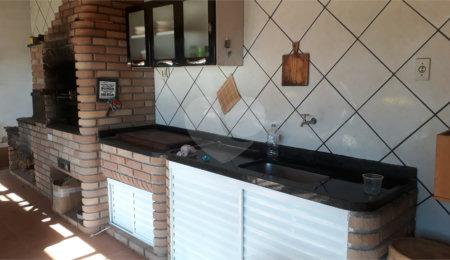 Sobrado à venda com 5 quartos, sendo 3 suítes, em Jardim dos Pinheiros, Atibaia, SP