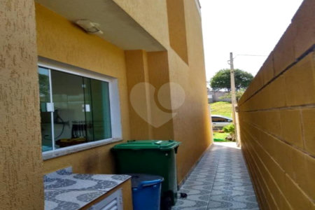 Casa à venda com 2 quartos no condomínio Portal do Bosque, Louveira - SP