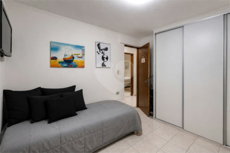 Casa à venda com 3 quartos, sendo 1 suíte, em Guarapiranga, São Paulo, SP