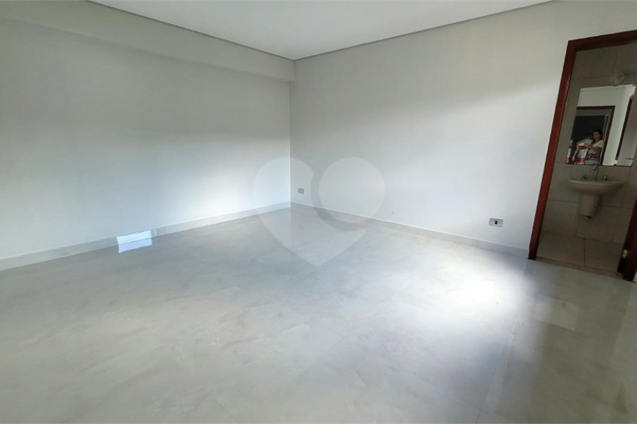 Casa à venda com 5 quartos, sendo 3 suítes, no condomínio Alpes da Cantareira, Mairiporã - SP