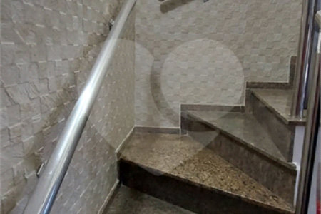 Casa à venda com 3 quartos, sendo 1 suíte, no condomínio Ville Resedá, São Paulo - SP