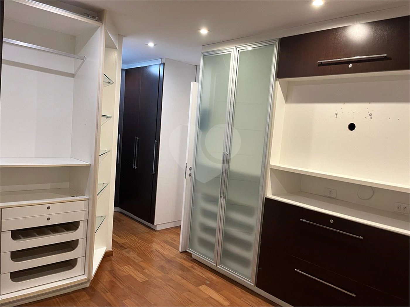 Apartamento para alugar com 3 suítes em Alphaville Centro Industrial e Empresarial/alphaville., Barueri, SP