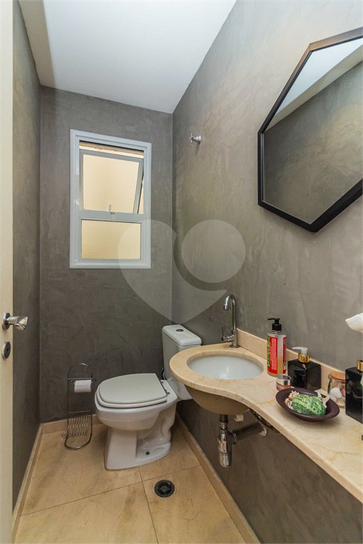 Casa à venda com 4 quartos, sendo 2 suítes, no condomínio Domus, São Paulo - SP