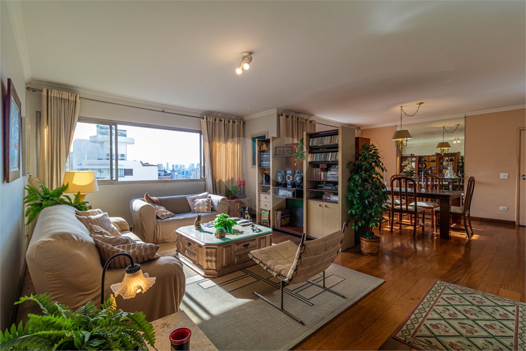 Apartamento à venda com 4 quartos, sendo 1 suíte,  em Brooklin, São Paulo, SP