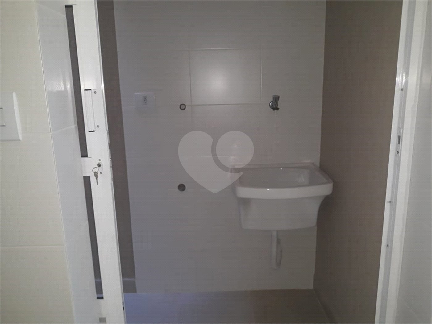 Casa à venda com 2 suítes no condomínio martinha, São Paulo - SP