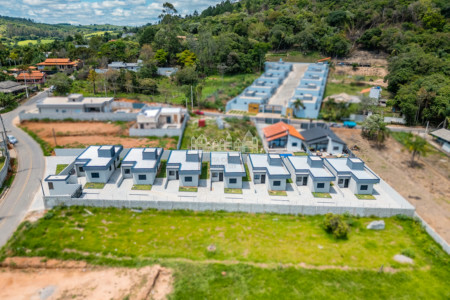 Casa térrea à venda com 3 quartos, sendo 1 suíte, no condomínio Flores da Usina, Atibaia - SP
