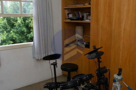 Sobrado à venda com 4 quartos, sendo 1 suíte, em Jardim Ester Yolanda, São Paulo - SP