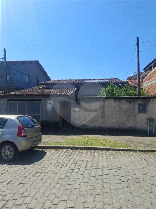 CASA LINEAR PRECISANDO DE REFORMA, 2 QUARTOS COM SUÍTE À VENDA, 121M² DE AREA CONSTRUIDA- CAMPO GRANDE