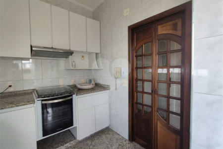 Apartamento para venda e locação na Aclimação de 108m² com 2 dormitórios e 2 banheiros, varanda