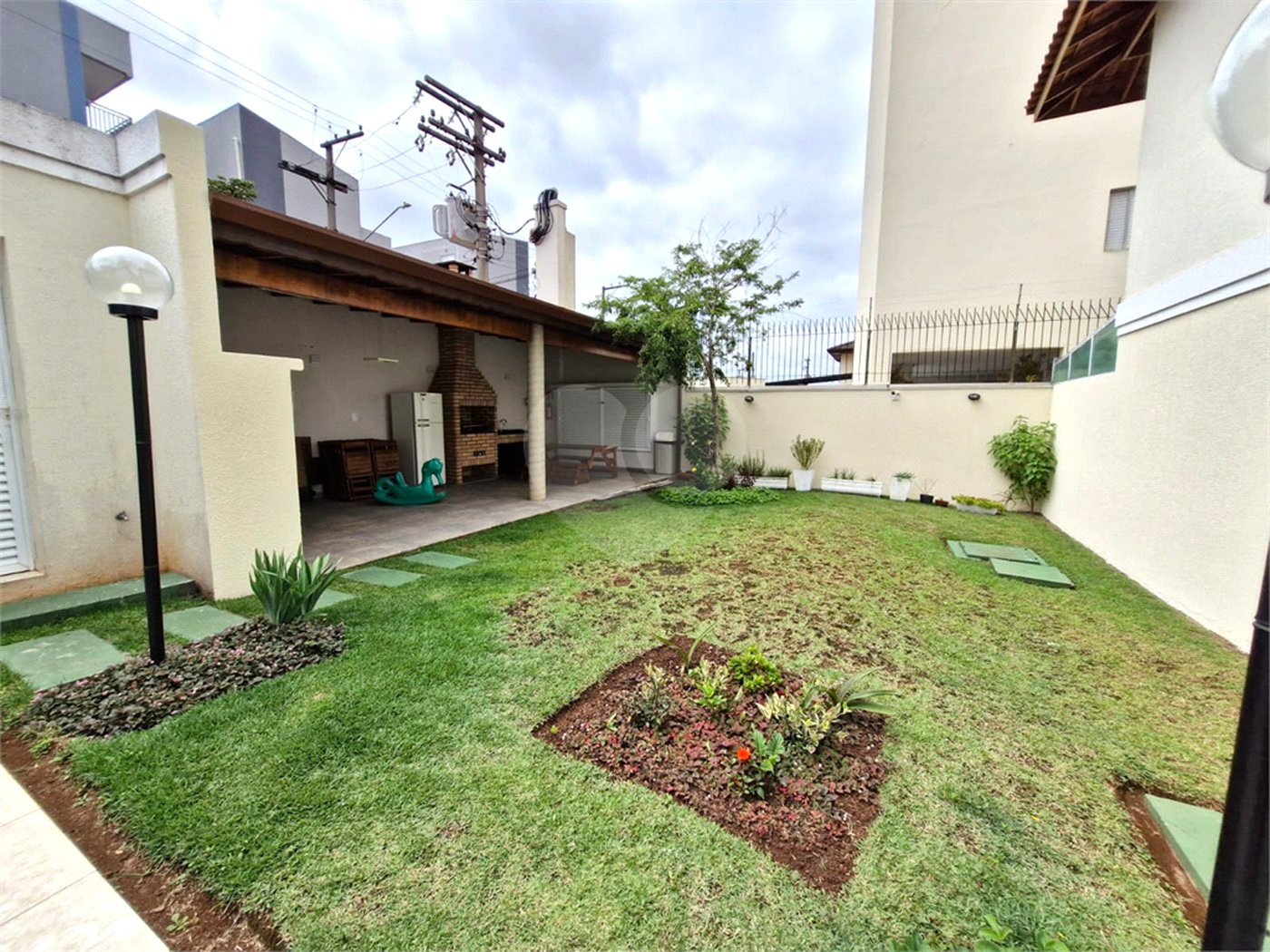 Casa à venda com 2 suítes no condomínio Residencial Living Sabara, São Paulo - SP