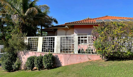 Casa à venda com 4 quartos, sendo 3 suítes, no condomínio Terras de Santa Teresa, Itupeva - SP