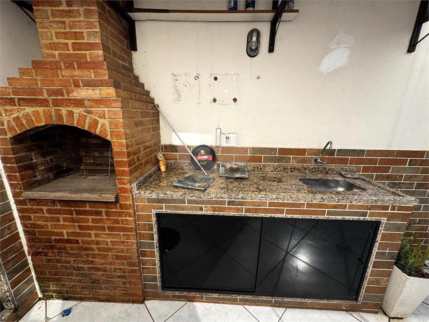 Casa à venda com 3 quartos, sendo 1 suíte, no condomínio Village da Posse, Rio de Janeiro - RJ