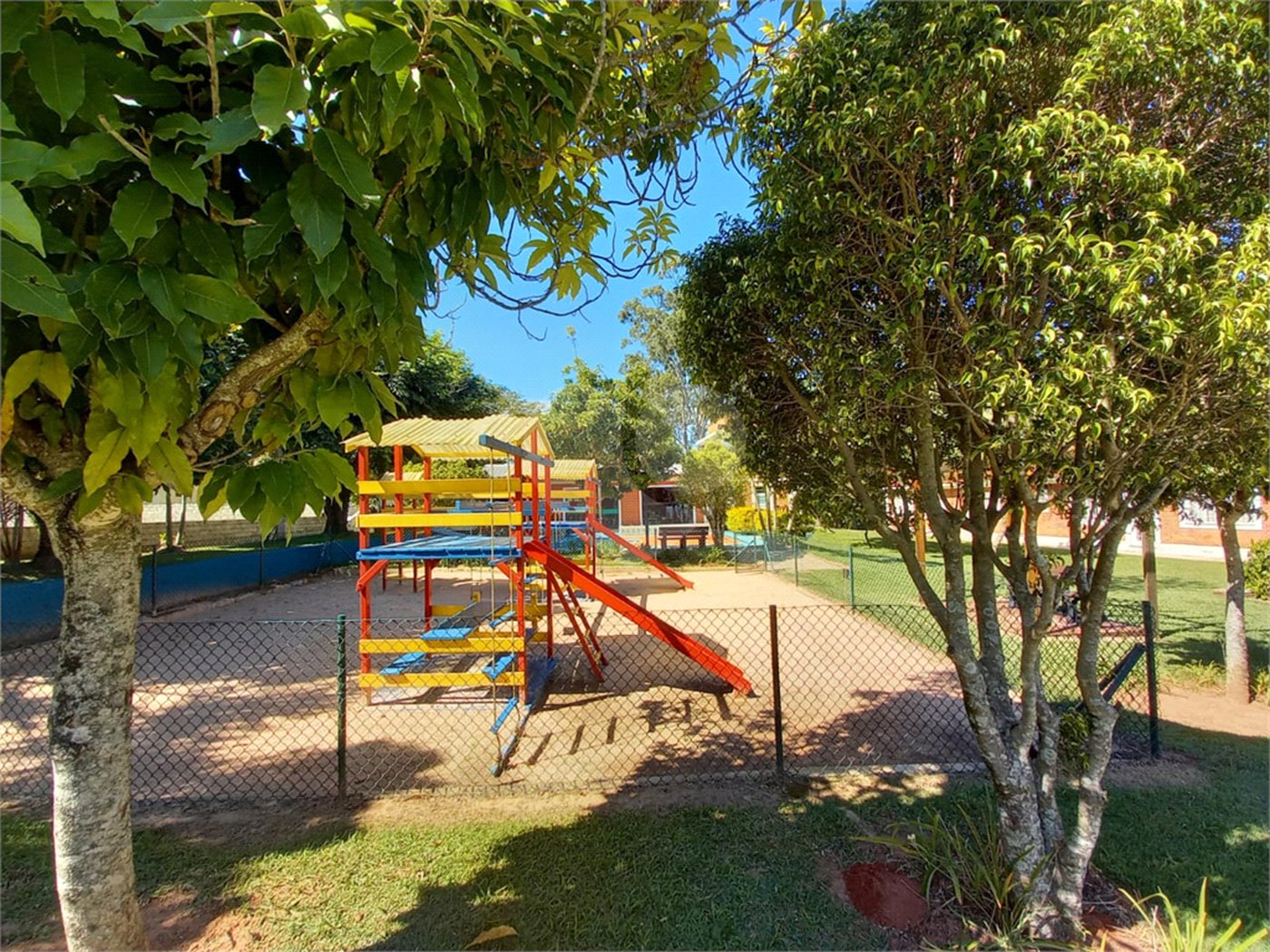Casa à venda com 4 suítes no condomínio Alpes de Vinhedo, Vinhedo - SP