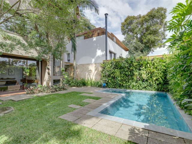 Casa à venda com 4 suítes no condomínio Vila Flora, São Paulo - SP