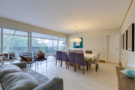 Apartamento à venda com 4 suítes em Jardim Marajoara, São Paulo, SP