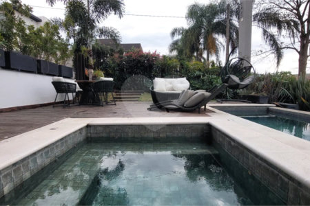 Casa à venda com 3 suítes no condomínio Figueira Garden, Atibaia - SP
