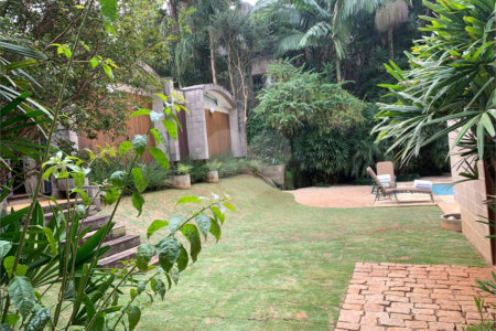 Casa à venda com 5 quartos, sendo 3 suítes, em Morumbi, São Paulo, SP
