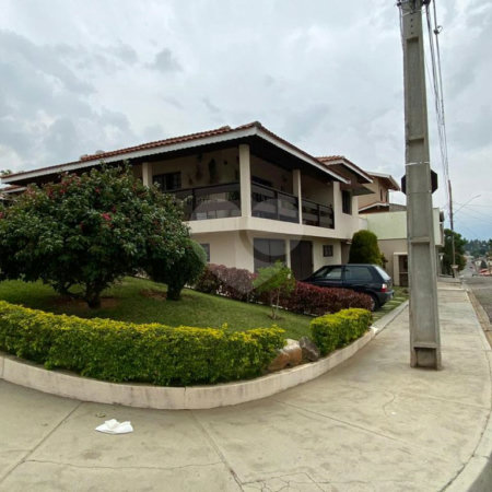 Casa à venda com 4 quartos, sendo 1 suíte, no Centro, Bom Jesus dos Perdões, SP