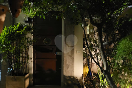 Casa à venda com 3 quartos, sendo 2 suítes, em Vila Mariana, São Paulo, SP