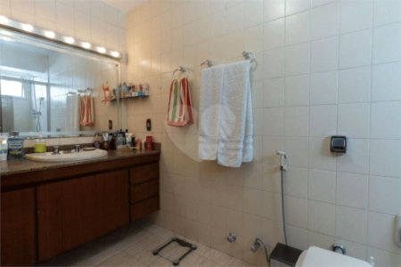 Apartamento à venda com 3 quartos, sendo 1 suíte,  em Vila Andrade, São Paulo, SP