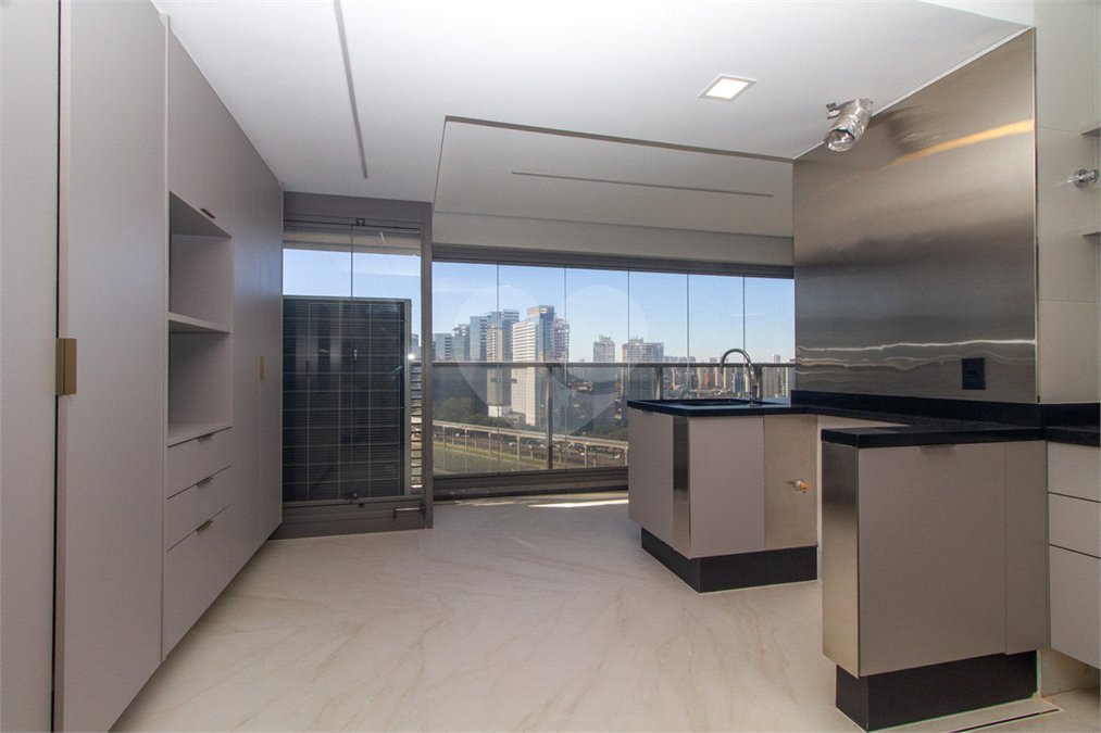 Apartamento à venda ou para alugar com 3 suítes em Jardim Morumbi, São Paulo, SP
