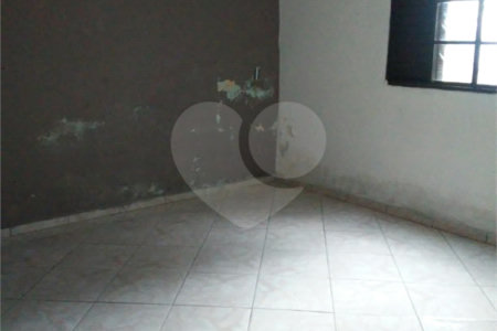 Casa à venda com 4 quartos, sendo 1 suíte, em Protestantes, Votorantim, SP