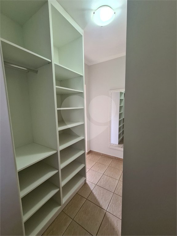 Casa à venda com 3 quartos, sendo 2 suítes, no condomínio Terras de São Francisco, Vinhedo - SP