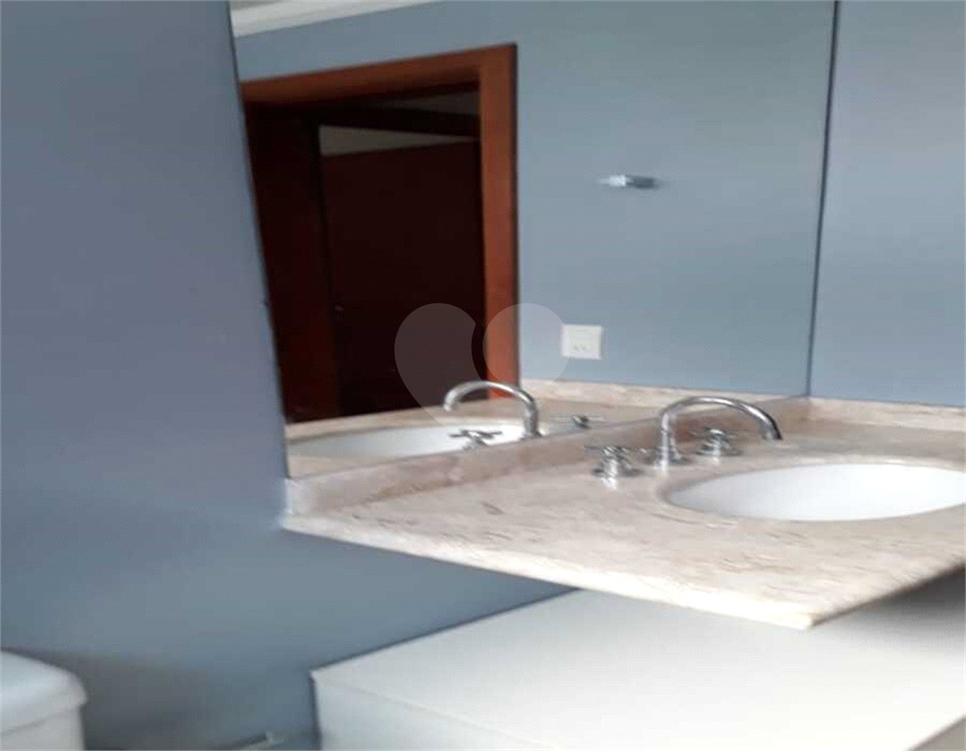Lindo Apto Edifício Raquel Venda com Sacada gourmet.com 03 dormitórios 01 suíte