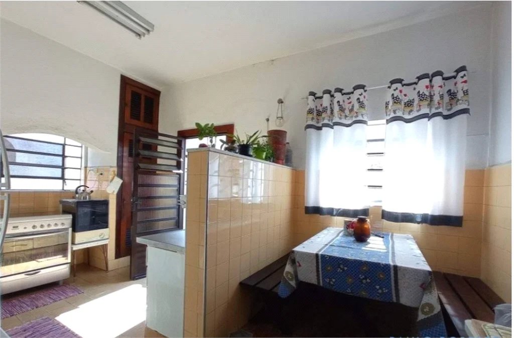 Casa à venda com 4 quartos, sendo 1 suíte, em Lapa, São Paulo, SP