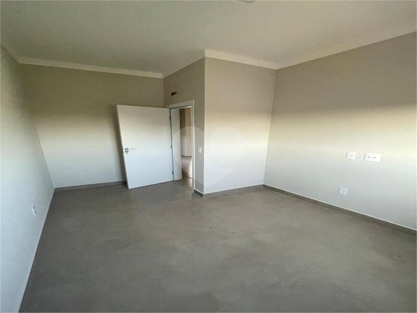 Casa à venda com 3 quartos, sendo 1 suíte, no condomínio Vila Paraty, Indaiatuba - SP