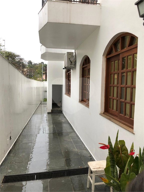 Sobrado à venda com 4 quartos, sendo 3 suítes, em Alto da Boa Vista, São Paulo, SP