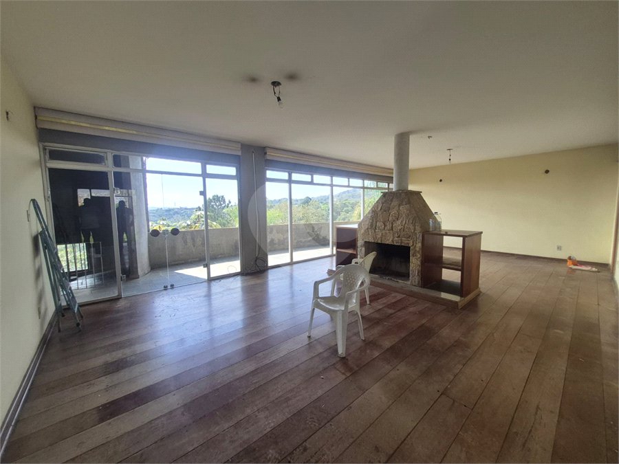 Casa à venda com 3 quartos, sendo 1 suíte, no condomínio Alpes da Cantareira, Mairiporã - SP