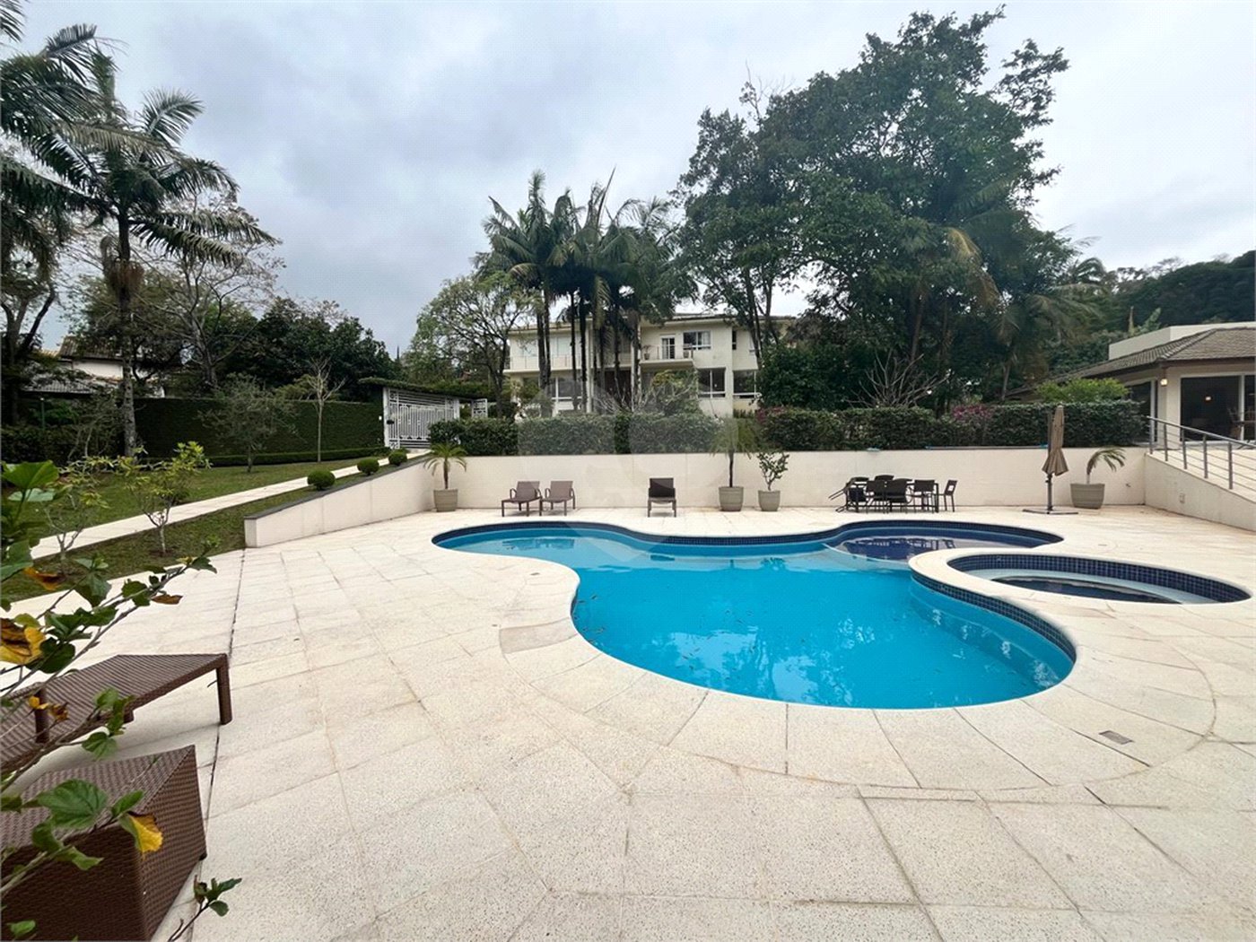 Casa à venda com 5 suítes no condomínio Cantareira, Mairiporã - SP