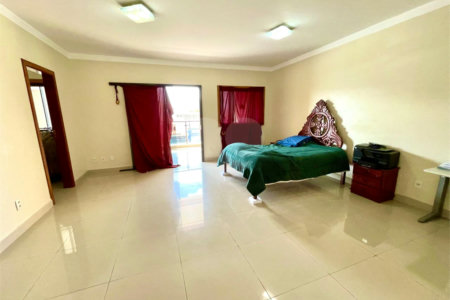 Sobrado à venda com 4 quartos, sendo 1 suíte, em Jardim Santa Bárbara, Sorocaba, SP