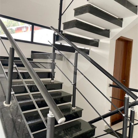 Sobrado à venda com 3 suítes em Jardim dos Pinheiros, Atibaia, SP