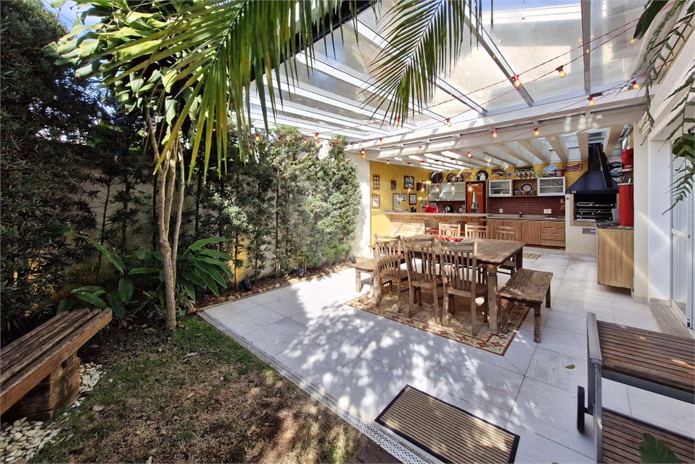 Casa à venda com 4 quartos, sendo 3 suítes,  no condomínio Le Lis Vert Village, São Paulo - SP