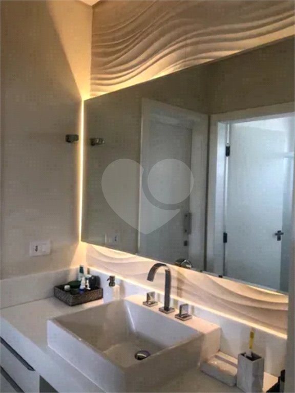 Casa à venda com 3 quartos, sendo 1 suíte,  no condomínio Alphaville 1, São José dos Campos - SP