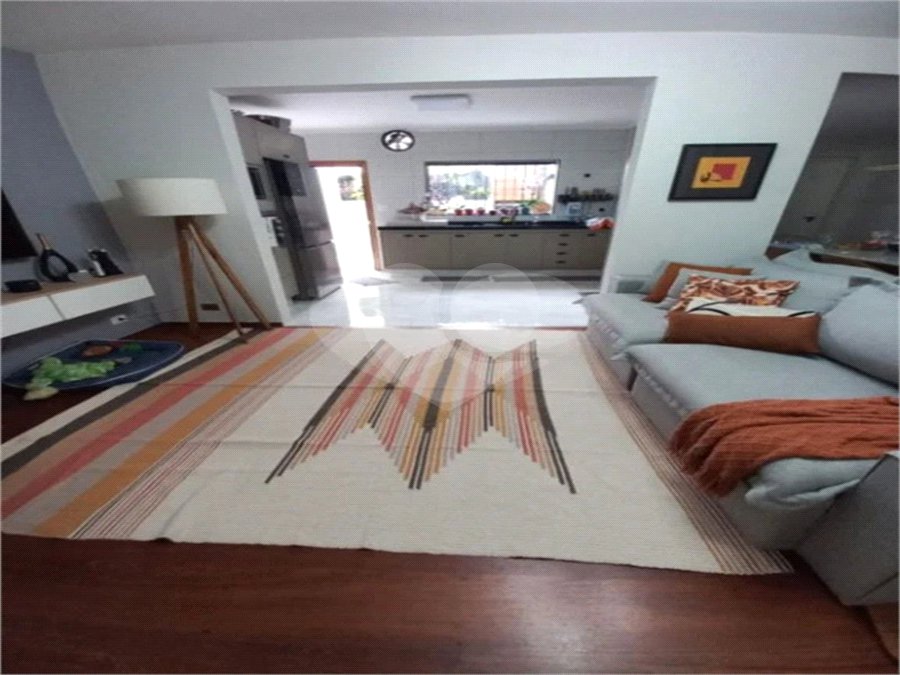 Casa de 85m2 com 3 dormitórios e 2 vagas de garagem localizado no Bosque da Saúde