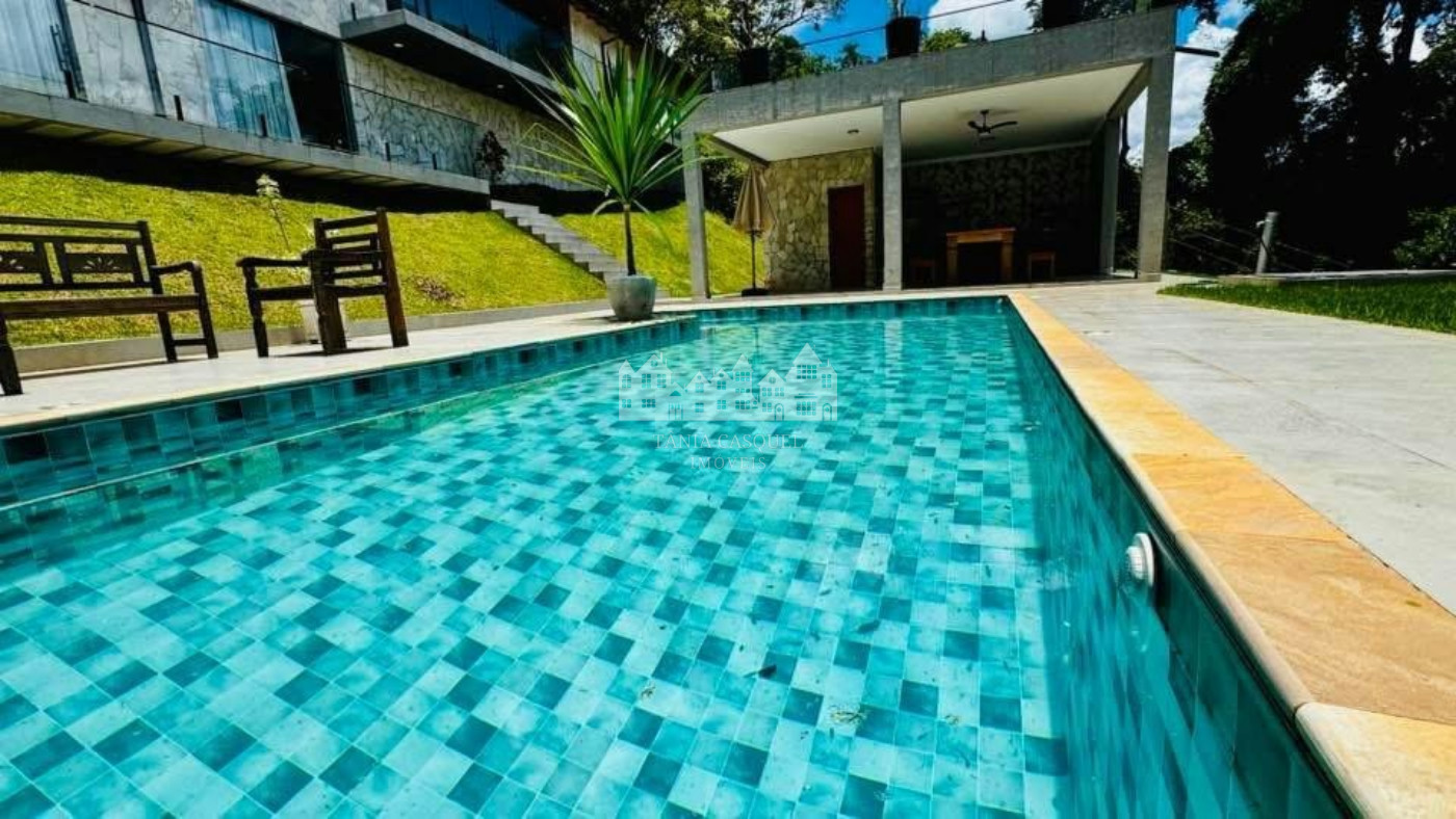 Casa à venda com 4 suítes no condomínio Portal Ouro Verde, Atibaia - SP