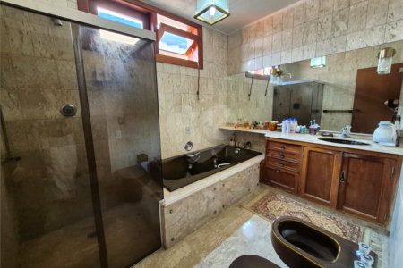 Casa de Vila à venda ou para alugar com 4 quartos, sendo 2 suítes,  em Jardim Leonor, São Paulo, SP