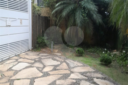 Casa à venda ou para alugar com 4 suítes em Chácaras São Carlos, Cotia, SP