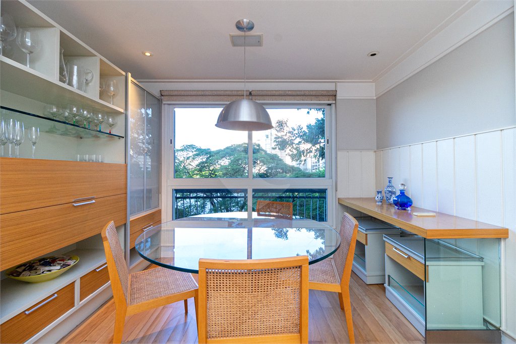Apartamento à venda com 5 suítes em Moema, São Paulo, SP