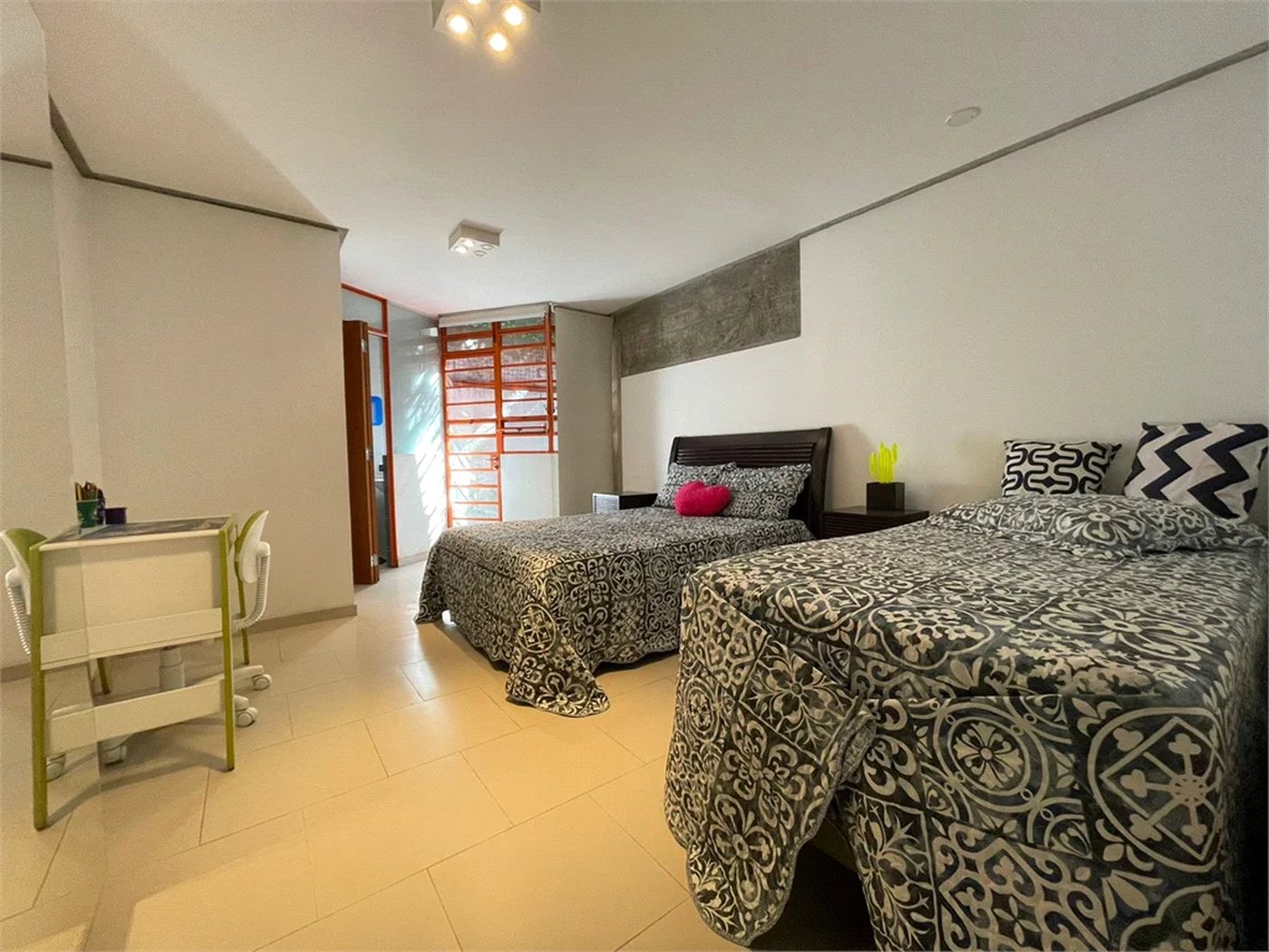 Sobrado à venda com 4 quartos, sendo 3 suítes, em Alto da Lapa, São Paulo, SP