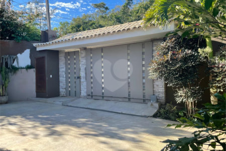 Casa à venda com 5 quartos, sendo 4 suítes,  em Albatroz, Armação dos Búzios, RJ